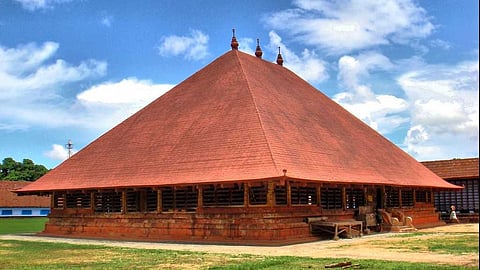 കൂടൽമാണിക്യം ക്ഷേത്രത്തിൽ ഹിന്ദുക്കള്ക്ക് കൂത്ത് അവതരിപ്പിക്കാൻ അനുമതി നൽകിയ തീരുമാനം റദ്ദാക്കി ഹൈക്കോടതി