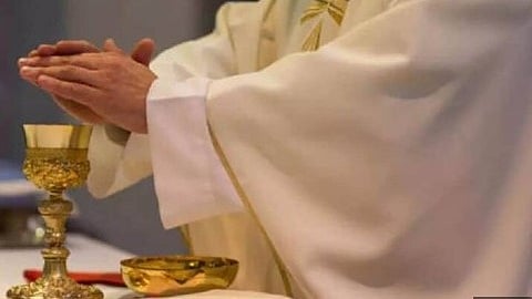 'വൈദികരെ പള്ളിമേടയിൽ കയറി തല്ലണം'; കുർബാന പ്രശ്നത്തില് സമവായം അംഗീകരിക്കാതെ സിനഡ് അനുകൂലികൾ