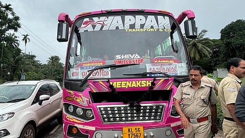 സീബ്രാലൈൻ മുറിച്ചുകടന്ന വിദ്യാർഥിനികള്ക്ക് ബസിടിച്ച് പരുക്കേറ്റ കേസ്; ഡ്രൈവർ അറസ്റ്റിൽ