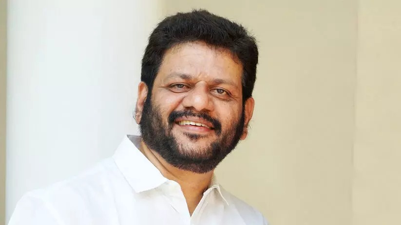 തൃശൂർ മേയർ രാജിവെയ്ക്കണം, ഇല്ലെങ്കിൽ കോൺഗ്രസ് പ്രതിഷേധത്തിനിറങ്ങും: വി.കെ. ശ്രീകണ്ഠൻ എംപി