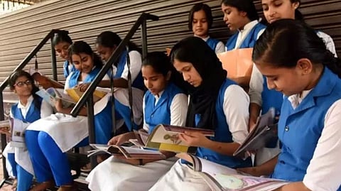 പ്ലസ് വൺ സീറ്റ് പ്രതിസന്ധി: പ്രതിഷേധം കടുപ്പിച്ച് പ്രതിപക്ഷം