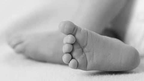 മുലപ്പാൽ തൊണ്ടയിൽ കുടുങ്ങി നവജാതശിശു മരിച്ചു