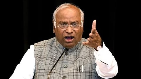 'നുണകളുടെ വല നെയ്യുകയാണ്'; തൊഴിലില്ലായ്മയില്ലെന്ന മോദിയുടെ പ്രസ്താവനയ്ക്കെതിരെ ഖാര്ഗെ