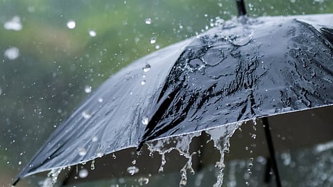 കനത്ത മഴ: ആറ് ജില്ലകളിലെ വിദ്യാഭ്യാസ സ്ഥാപനങ്ങൾക്ക് ഇന്ന് അവധി