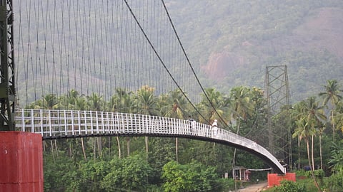 14 വർഷമായി അറ്റകുറ്റപ്പണിയില്ല; അപകടഭീതിയിൽ ചെങ്ങളായി - അഡൂർ തൂക്കുപാലം