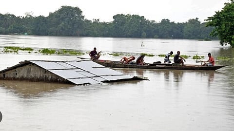 അസമിലെ വെള്ളപ്പൊക്കത്തില് 93 മരണം; അഞ്ച് ലക്ഷത്തിലധികം ആളുകള് പ്രളയക്കെടുതിയില്