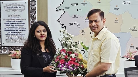 പൂജ ഖേഡ്ക്കര്, സുഹാസ് ദിവാസെ