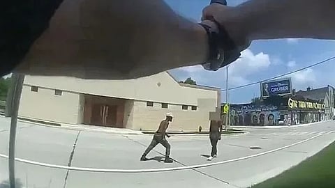 റിപ്പബ്ലിക്കൻ പാർട്ടി നാഷണൽ കൺവെൻഷൻ സൈറ്റിന് സമീപം കത്തികളുമായി എത്തിയയാളെ വെടിവച്ചു കൊന്നു