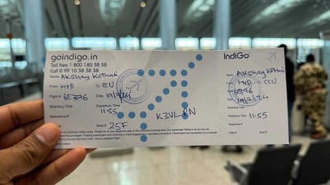 മൈക്രോസോഫ്റ്റ് വിൻഡോസ് തകരാർ; പേനകൊണ്ടെഴുതി ബോർഡിങ് പാസ്