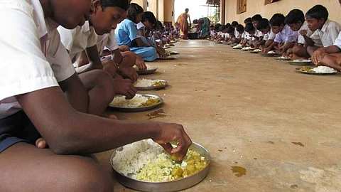 വീണ്ടും ഭക്ഷ്യവിഷബാധ; ആലപ്പുഴ കോമളപുരം ലൂദർ സ്കൂളിലെ കുട്ടികൾക്കാണ് ഭക്ഷ്യവിഷബാധയേറ്റത്