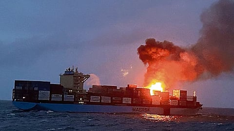 ഗോവയിൽ കണ്ടെയ്നറുകളുമായി പോയ ചരക്ക് കപ്പലിൽ തീപിടിത്തം