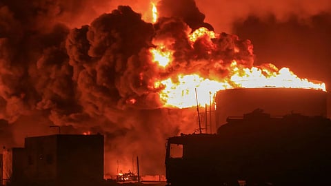 യെമനിൽ ഇസ്രായേൽ ആക്രമണം നടത്തിയ ഹുദൈദ തുറമുഖ നഗരം