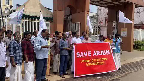 ഷിരൂർ അപകടം; കാണാതായ അർജുനുവേണ്ടി സമരവുമായി ലോറി ഓപ്പറേറ്റേഴ്സ് അസോസിയേഷൻ