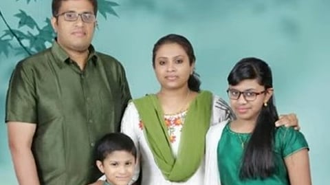 കുവൈറ്റ് തീപിടിത്തം; മരിച്ച നാലംഗ കുടുംബത്തിൻ്റെ മൃതദേഹങ്ങൾ കൊച്ചിയിൽ എത്തിച്ചു