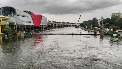 കനത്ത മഴയിൽ മുങ്ങി പൂനെ നഗരം; മഴക്കെടുതിയിൽ നാല് മരണം