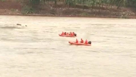 പുഴയില് വീണ വൈദ്യുതി ലൈന് പുറത്തെത്തിക്കുക പ്രധാന ലക്ഷ്യം; അര്ജുനായുള്ള തെരച്ചില് പുരോഗമിക്കുന്നു