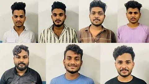 റീൽസ് പണി കൊടുത്തു; പൊലീസ് സ്റ്റേഷന് മുന്നിലൂടെ ടിപ്പറിൽ മണൽ കടത്തിയ ഏഴ് പേർ പിടിയിൽ