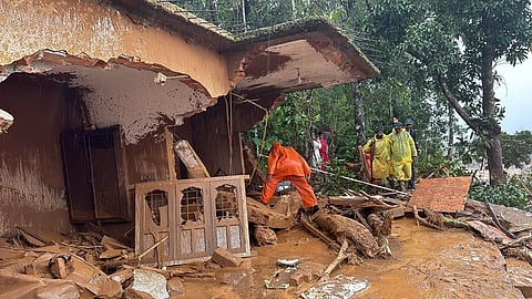 വയനാട് ഉരുൾപൊട്ടൽ: പൊലീസ് ആസ്ഥാനത്ത് പ്രത്യേക കൺട്രോൾ റൂം തുറന്നു