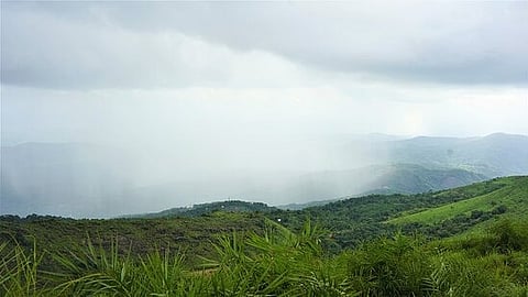 ശക്തമായ മഴ: ഡിസാസ്റ്റർ ടൂറിസം വേണ്ടെന്ന് പൊലീസ്; വിനോദസഞ്ചാര കേന്ദ്രങ്ങളിലേക്കുള്ള യാത്ര നിരോധിച്ചു