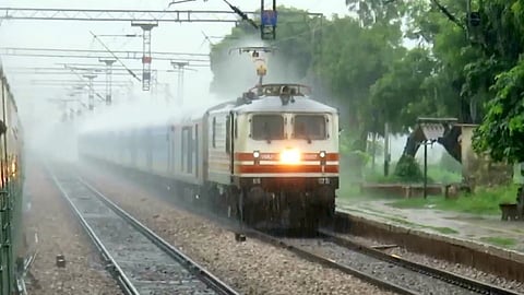 ഷൊർണൂർ-പാലക്കാട് റൂട്ടിൽ ട്രെയിൻ ഗതാഗതം പുനസ്ഥാപിച്ചു