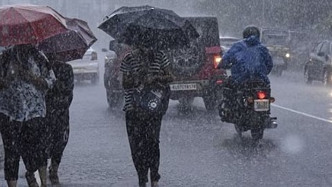 കനത്ത മഴ; 10 ജില്ലകളിലെ വിദ്യാഭ്യാസ സ്ഥപനങ്ങൾക്ക് നാളെ അവധി