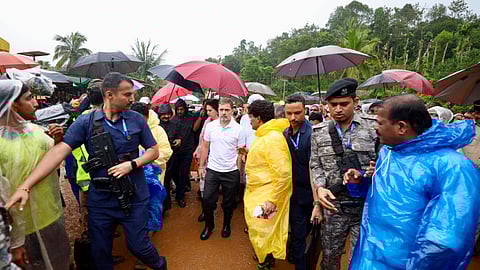 ചൂരൽമലയിൽ ആദ്യമെത്തിയത് രാഹുലും പ്രിയങ്കയും; പിന്നാലെ മുഖ്യമന്ത്രിയും