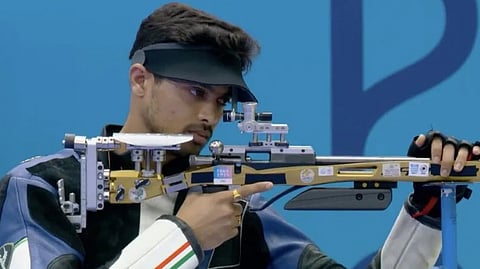 ധോണിയെപ്പോലെ ടിക്കറ്റ് കലക്ടറായി തുടക്കം; പാരിസിൽ ഇന്ത്യയുടെ അഭിമാനമായ സ്വപ്നിലിൻ്റെ ജീവിതം