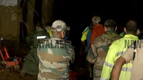 ചൂരൽമല ദുരന്തം: മനുഷ്യസാന്നിധ്യമില്ല, രക്ഷാ ദൗത്യം ഇന്നത്തേക്ക് അവസാനിപ്പിച്ചു