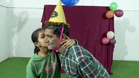 ഹൃദയം നുറുങ്ങുമ്പോഴും ക്യാമ്പുകളില് അതിജീവനത്തിന്റെ 'പുതുജന്മം'; വ്യത്യസ്തമായി സുധാകരന്റെ പിറന്നാൾ ആഘോഷം