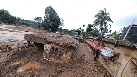 ഒരു നാട് ഇങ്ങനെ നടുങ്ങി നിൽക്കുമ്പോൾ പ്രിയപ്പെട്ടതൊക്കെയും നൽകിപ്പോകുമെന്ന് തെളിയിക്കുകയാണ് കണ്ണൂരിലെ ഈ ചെറുപ്പക്കാരൻ