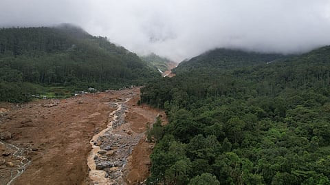 വയനാടിനെ നടുക്കിയ ചൂരൽമല ദുരന്തം നടന്നിട്ട് ഒരാഴ്ച;
ഇന്ന് വിശദമായ തെരച്ചിൽ