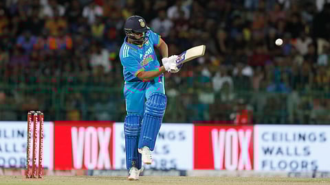 രണ്ട് സിക്സറകലെ ഗെയ്ലിനെ പിന്നിലാക്കാൻ ഹിറ്റ്മാൻ; എലൈറ്റ് പട്ടികയിലുള്ളത് രണ്ട് ഇന്ത്യക്കാർ