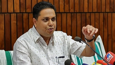 സ്പീക്കറിനെതിരായ മോശം പെരുമാറ്റം: ടിടിഇയെ ജോലിയിൽ നിന്നും ഒഴിവാക്കിയ നടപടി പിൻവലിച്ച് റെയിൽവേ