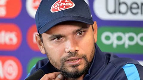 പ്രക്ഷോഭത്തിനിടെ മുൻ ബംഗ്ലാദേശി ക്രിക്കറ്ററുടെ വീടിന് തീയിട്ട് ജനക്കൂട്ടം