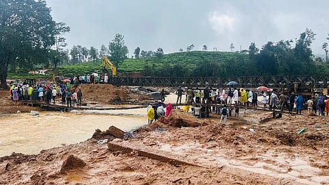 ഉറ്റവരില്ലാത്ത മണ്ണിലേക്ക് മടക്കയാത്രയില്ല! ദുരന്തത്തിന്റെ ഓർമയായി മുണ്ടക്കൈ ഗ്രാമം