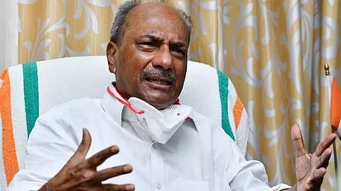 എ കെ ആന്റണി