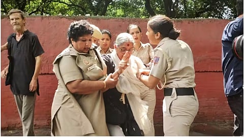 പലസ്തീൻ ഐക്യദാർഢ്യ പരിപാടി; ആനി രാജയെ കസ്റ്റഡിയിലെടുത്ത് ഡല്ഹി പൊലീസ്