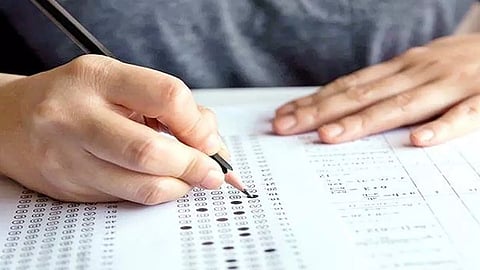 ഞായറാഴ്ചത്തെ നീറ്റ് പരീക്ഷ മാറ്റില്ല; അഞ്ച് പേര്ക്കുവേണ്ടി രണ്ട് ലക്ഷം വിദ്യാര്ഥികളുടെ ഭാവി അപകടത്തിലാക്കാനാകില്ലെന്ന് സുപ്രീംകോടതി