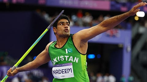 കൂലിപ്പണിക്കാരൻ്റെ മകൻ, ഒരേ ജാവലിനിൽ 8 വർഷം പരിശീലനം, ആരാണ് പാരിസിലെ 'ഗോൾഡൻ ത്രോ മാൻ' അര്ഷദ് നദീം?