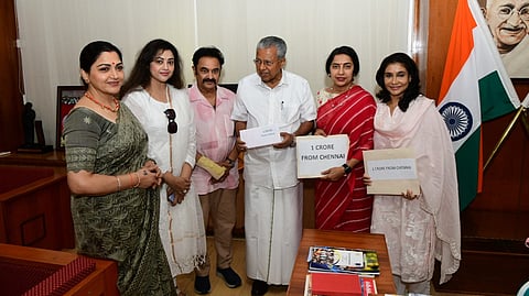 വയനാടിന് കൈത്താങ്ങ്: ദുരിതാശ്വാസ നിധിയിലേക്ക് ഒരു കോടി രൂപ നല്കി ചലച്ചിത്ര പ്രവര്ത്തകരുടെ കൂട്ടായ്മ