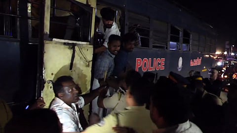 പോലീസും പ്രവർത്തകരുമായി ഉന്തുംതള്ളും; കായംകുളത്ത് നടന്ന യൂത്ത് കോൺഗ്രസ് മാർച്ചിൽ സംഘർഷം