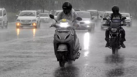 സംസ്ഥാനത്ത് വീണ്ടും മഴ മുന്നറിയിപ്പ്, നാളെ അഞ്ച് ജില്ലകളിൽ യെല്ലോ അലേർട്ട്