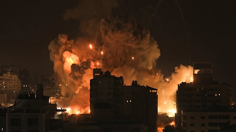 ഗാസയിൽ വീണ്ടും കൂട്ടക്കുരുതി, സ്കൂളിന് നേരെ വ്യോമാക്രമണം, നൂറിലേറെ പേർ കൊല്ലപ്പെട്ടു