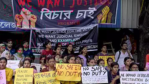 ഡോക്ടറുടെ കൊലപാതകം: "പ്രിന്സിപ്പല് മൊഴി പോലും നല്കിയിട്ടില്ല; അസ്വഭാവിക മരണത്തിന് കേസെടുത്തു എന്നത് ഞെട്ടിപ്പിക്കുന്നു"; അന്വേഷണം സിബിഐക്ക്