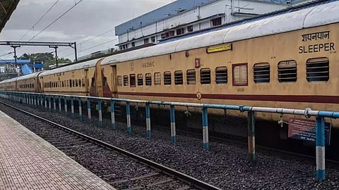 ഇനി സമരം വേണ്ട; യാത്രാ ദുരിതത്തിന് പരിഹാരം., പാലരുവി എക്സ്പ്രസിൽ നാല് അധിക കോച്ചുകൾ അനുവദിച്ചു