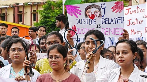 'ഇനിയും സമയം പാഴാക്കാനില്ല'; കൊല്ക്കത്തയിലെ വനിത ഡോക്ടറുടെ കൊലപാതകക്കേസ്
ഏറ്റെടുത്ത് സിബിഐ