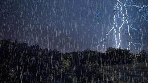 ഇടിമിന്നലോട് കൂടിയ മഴയ്ക്ക് സാധ്യത; ജാഗ്രതാ നിർദേശങ്ങൾ പാലിക്കുക
