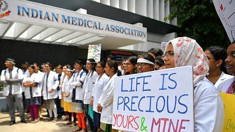കൊൽക്കത്തയിലെ ഡോക്ടറുടെ കൊലപാതകം: രാജ്യവ്യാപക പണിമുടക്കിന് ആഹ്വാനം ചെയ്തു ഐഎംഎ