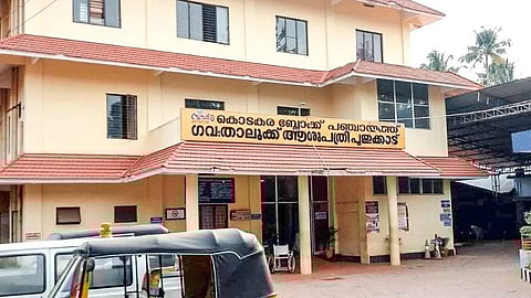 മണിക്കൂറുകളോളം കാത്തിരിപ്പ്, ആവശ്യത്തിന് ഡോക്ടർമാരില്ല, രാത്രികാലങ്ങളിൽ കടുത്ത പ്രതിസന്ധി; രോഗികളെ വലച്ച് പുതുക്കാട് താലൂക്ക് ആശുപത്രി