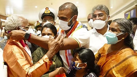 "കേരളത്തിൽ ഹോക്കിക്ക് അടിസ്ഥാന സൗകര്യങ്ങൾ ഉണ്ടാകണം"; പി. ആർ ശ്രീജേഷിന് സ്വീകരണമൊരുക്കി ജന്മനാട്